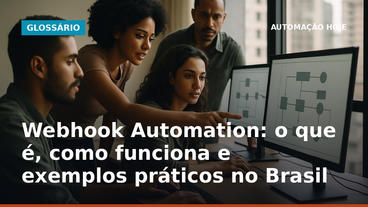 Equipe de escritório no Brasil discutindo automação com webhooks em computadores.